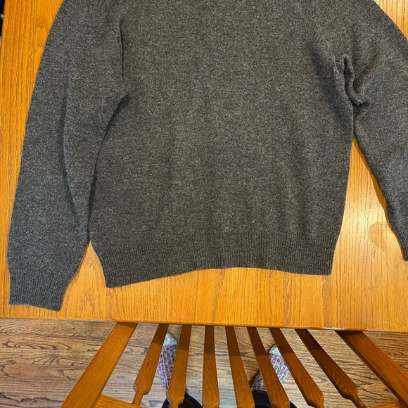 Men’s large grey v-neck sweater. Polo by Ralph Lauren. Worn only 3xs - Picture 5 of 6